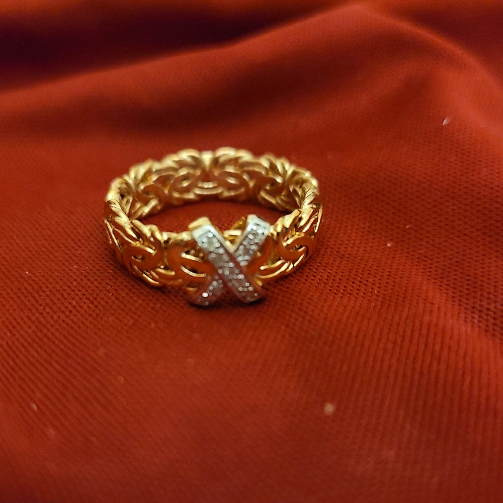 Gold 'X' Ring
